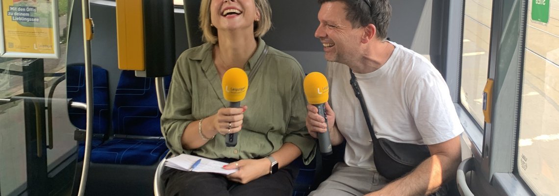 Julia und André im Bus