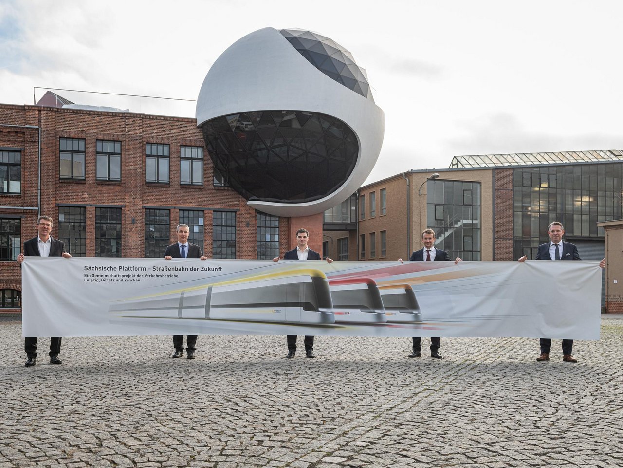 Vertragsunterzeichnung mit LEIWAG: Gruppenbild mit den Geschäftsführern der LVB 