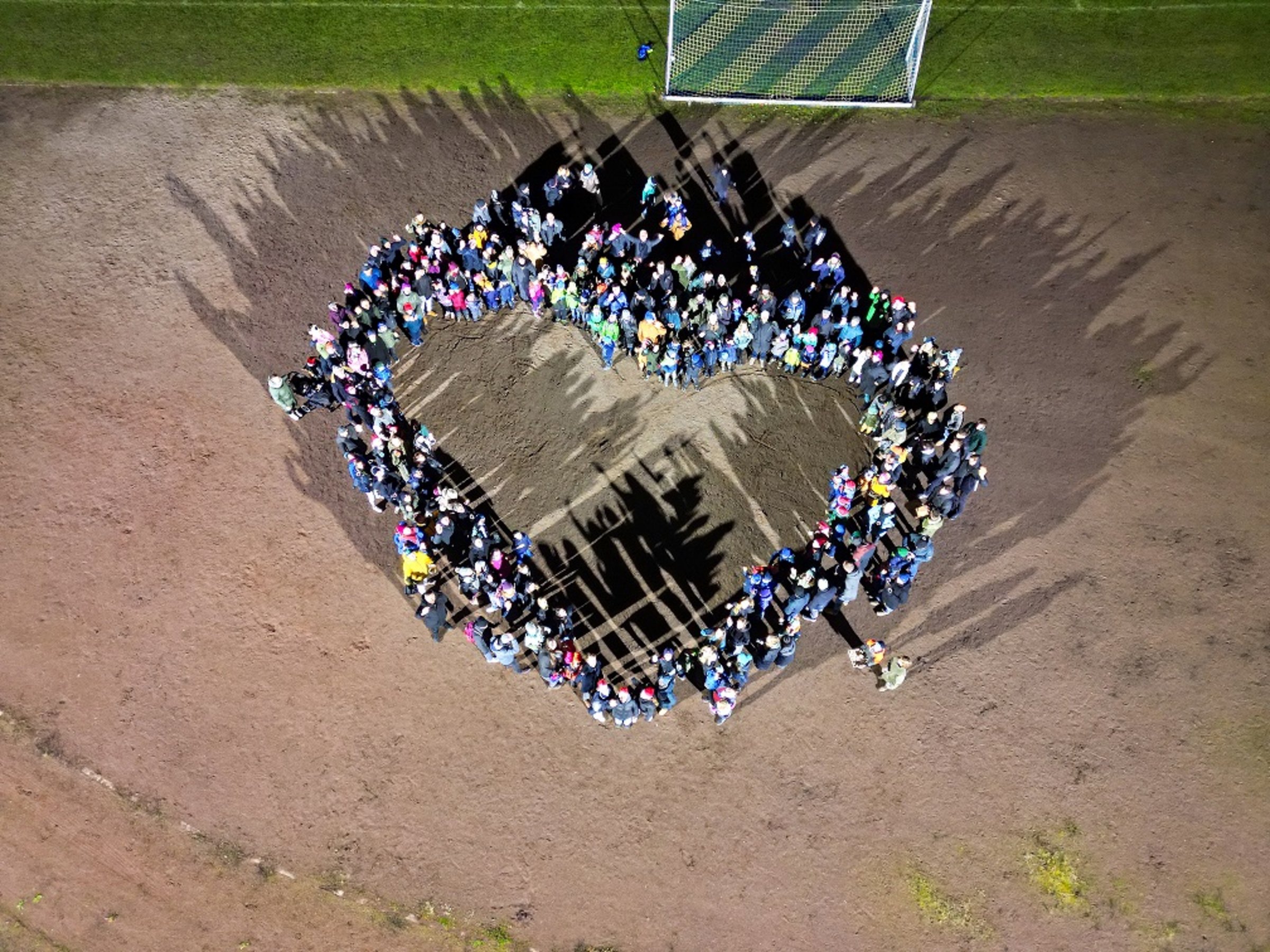 Von Herzen kommt das Dankeschön an alle Unterstützer des Projekts Kunstrasen-Platz. 