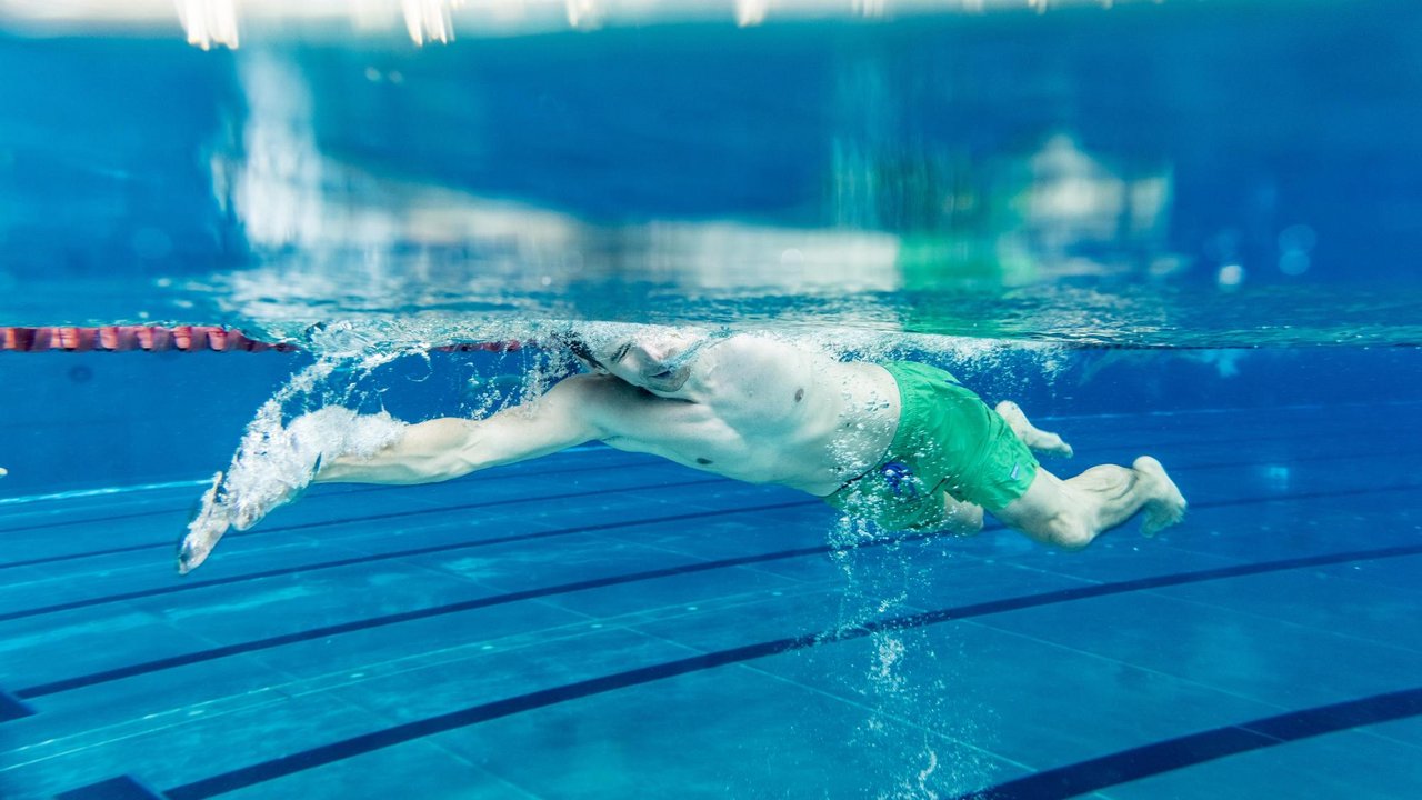 Kraulender Schwimmer