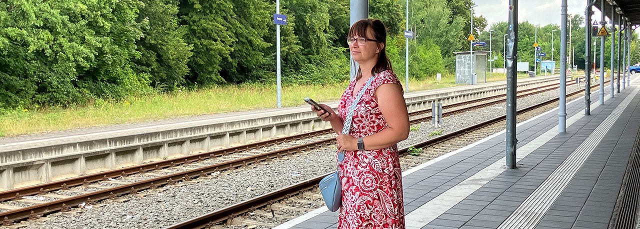 Am Bahnhof mit Ticket in der App LeipzigMOVE