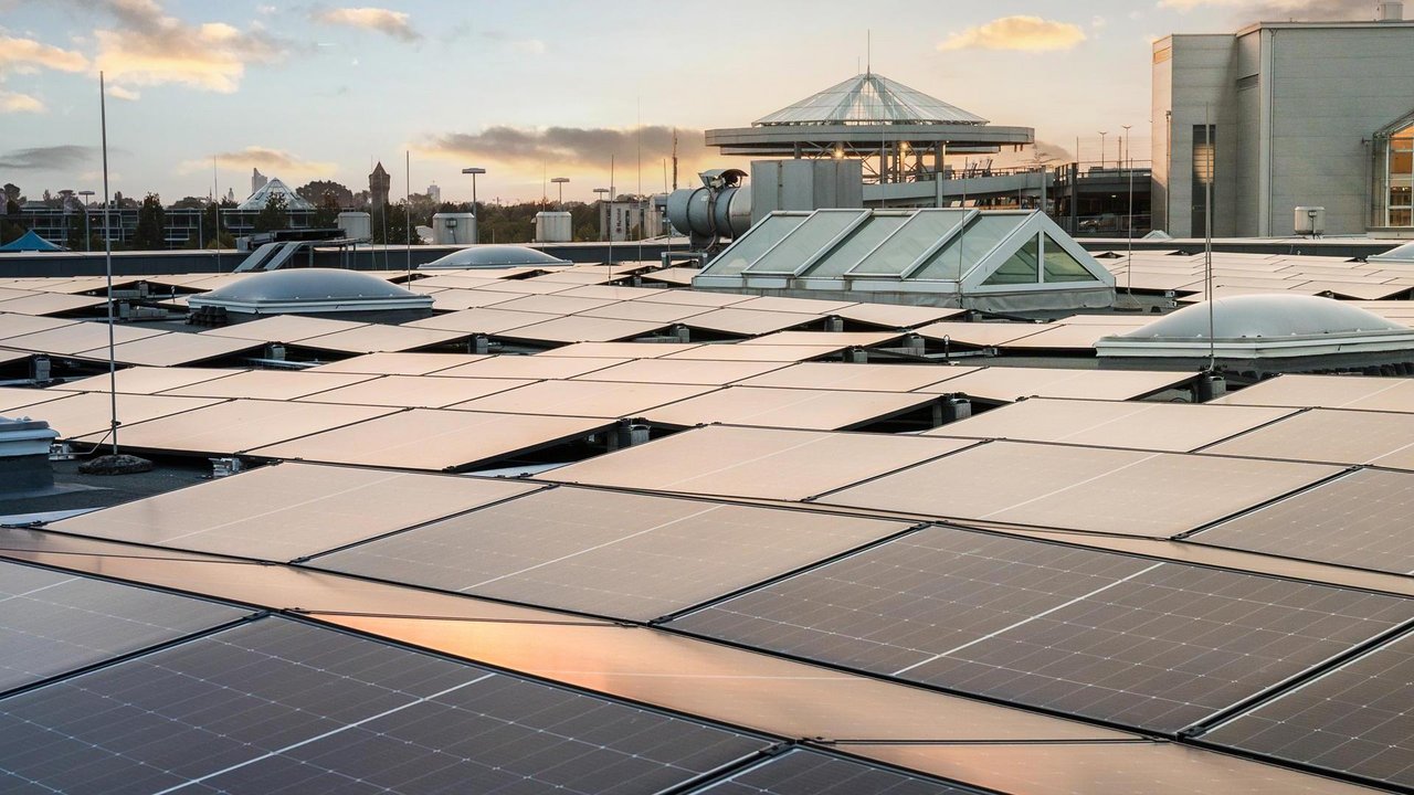 PV-Anlage auf dem Dach des Paunsdorf Centers