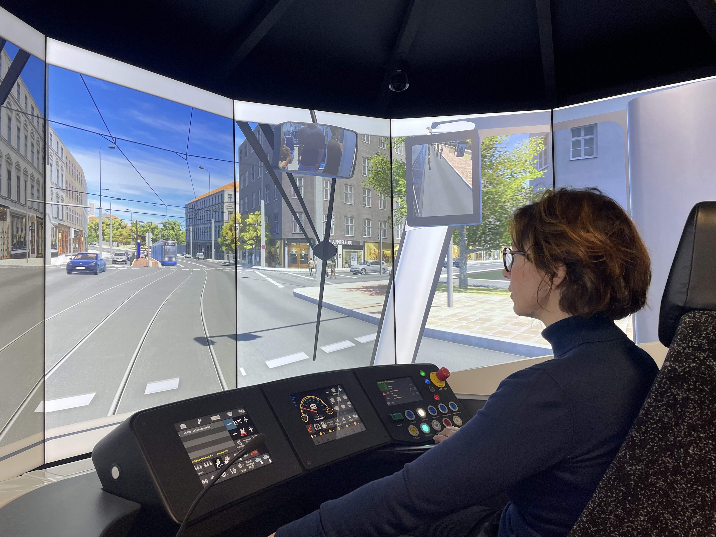 Augen auf im Straßenverkehr und bei der Berufswahl! Der Fahrsimulator führt jedem Probanden Stärken und Schwächen vor Augen.