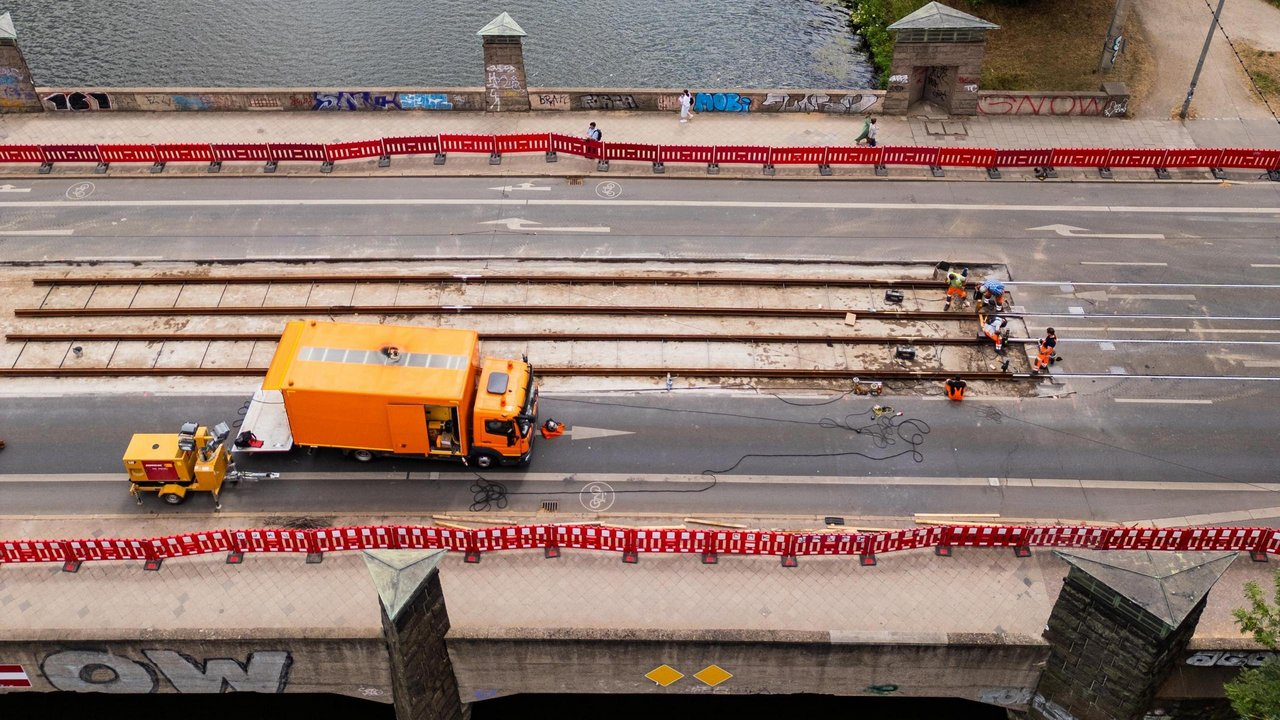 Die X-Press-Baustelle auf der Klingerbrücke aus der Vogelperspektive