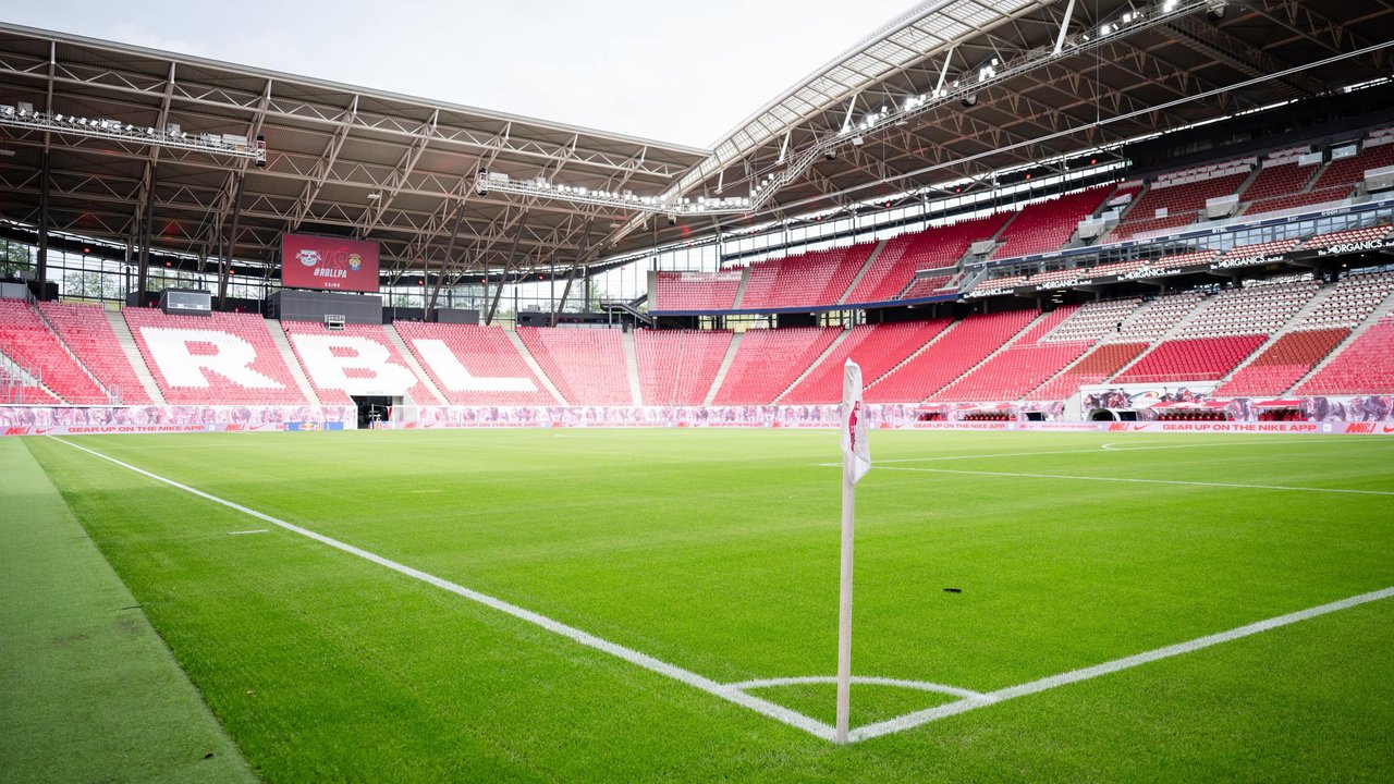 Blick aufs Spielfeld der RB-Arena