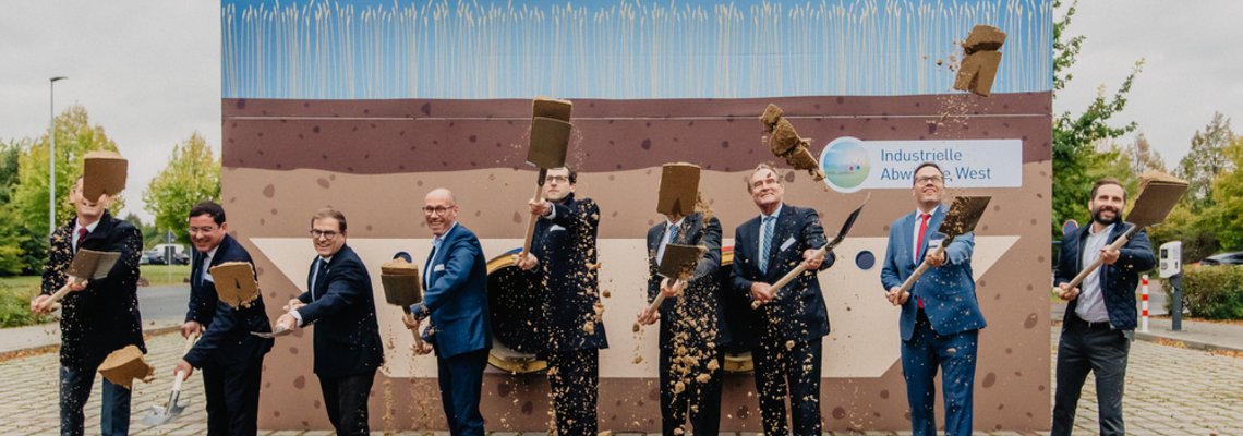 Symbolischer Spatenstich für den Start der Abwärmeleitung Leuna Leipzig Refill