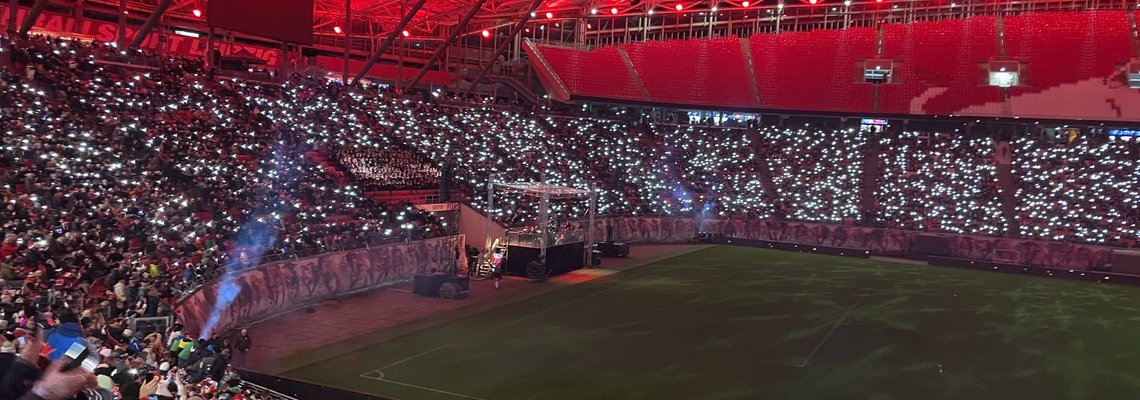 Die Red Bull Arena erleuchtet zum Weihnachtssingen