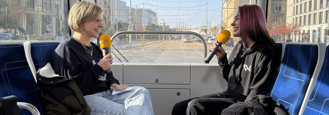 Pretty Pink und Julia Menger im Gespräch.